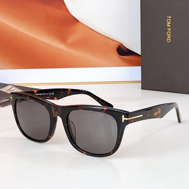 TOM FORD